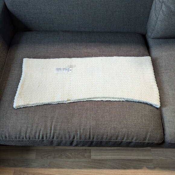 Ivory / Winter White Thick Knit Abercrombie and Fitch Infinity Scarf - Picture 3 of 9